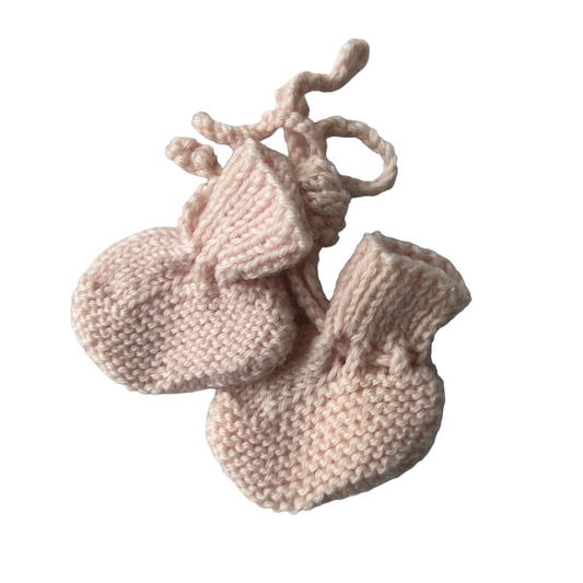Knitting by Splash  Splash Quilting Bow Tie Booties
