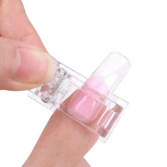 False nail mold / tubing clip
